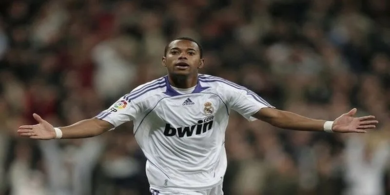 Robinho sở hữu phong cách thi đấu độc đáo điều khiển bóng đỉnh cao